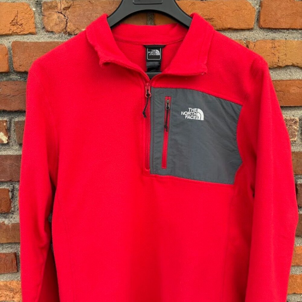 The North Face LG Quarter-Zip Fleece Pullover With a Secure-Zip Chest Pocket